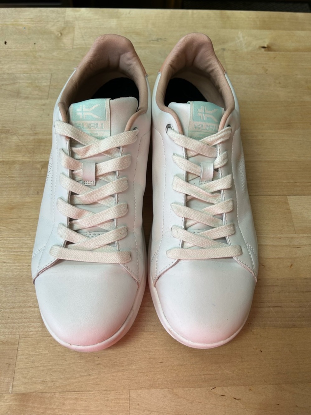 Women’s KURU Roam Classic court leather sneakers- Size 10